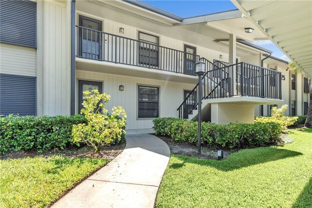 25 Plantation Drive 203, Vero Beach, FL 32966