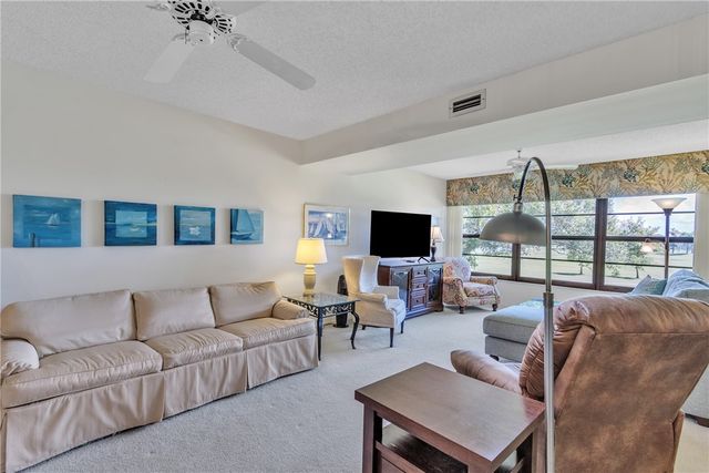 25 Plantation Drive 203, Vero Beach, FL 32966