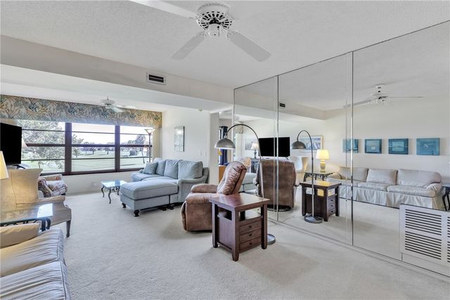 25 Plantation Drive 203, Vero Beach, FL 32966