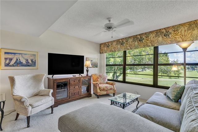 25 Plantation Drive 203, Vero Beach, FL 32966