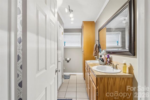 1640 W Nc 10 Highway, Newton, NC 28658