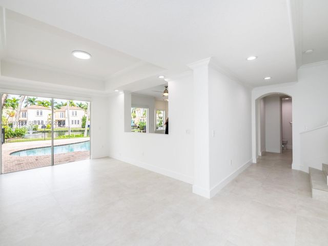 20729 NE 32nd Ave, Aventura, FL 33180