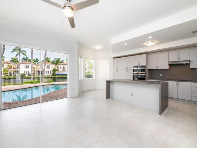 20729 NE 32nd Ave, Aventura, FL 33180