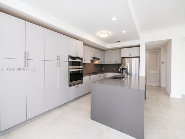 20729 NE 32nd Ave, Aventura, FL 33180