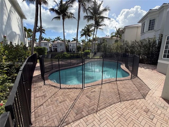 20729 NE 32nd Ave, Aventura, FL 33180