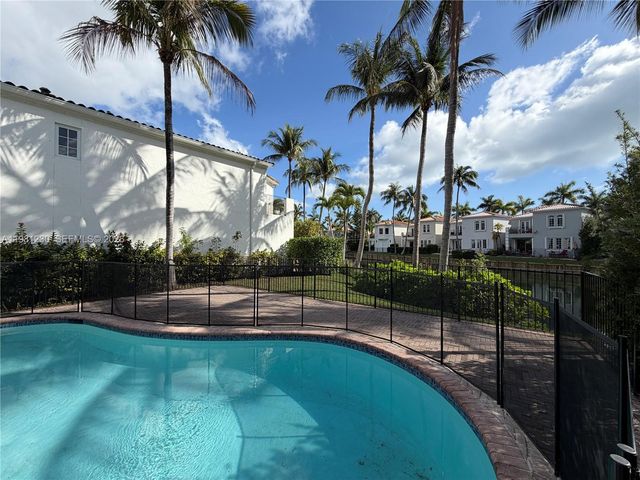 20729 NE 32nd Ave, Aventura, FL 33180