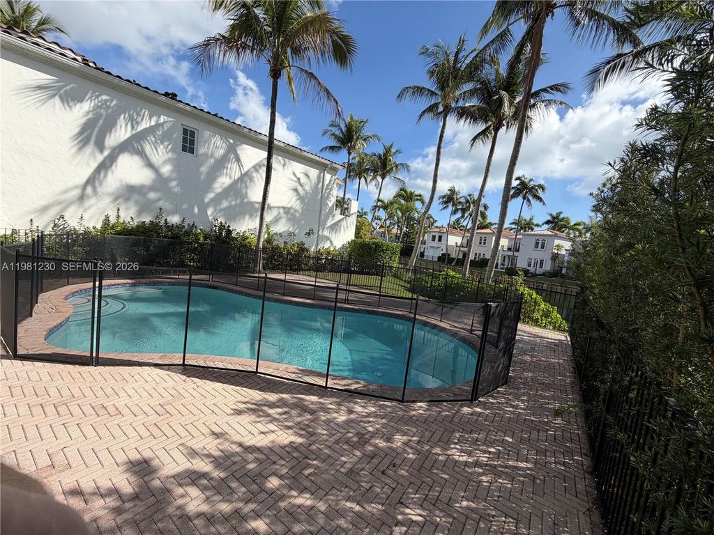 20729 NE 32nd Ave, Aventura, FL 33180