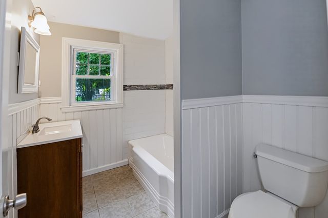 35 Fountain St, Milford, MA 01757