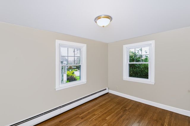 35 Fountain St, Milford, MA 01757