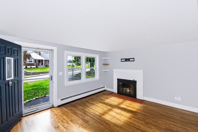 35 Fountain St, Milford, MA 01757