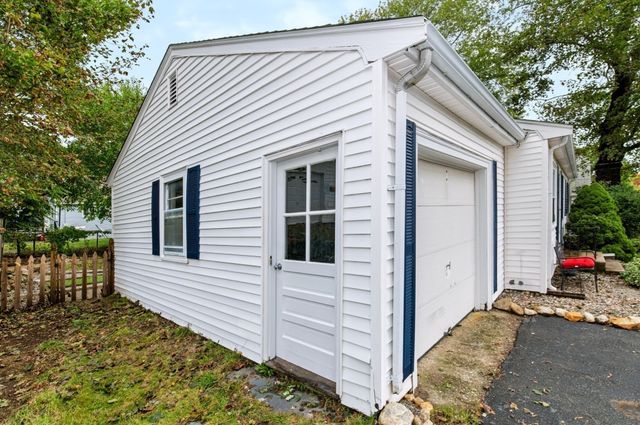 35 Fountain St, Milford, MA 01757