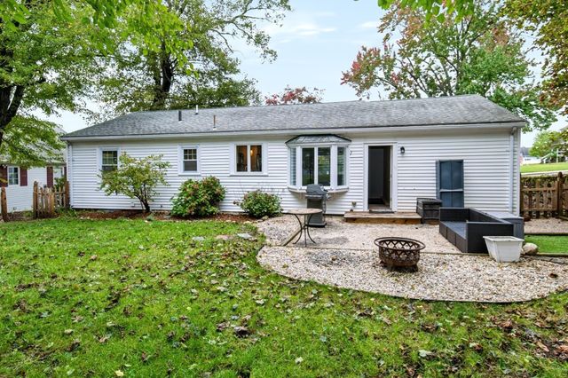 35 Fountain St, Milford, MA 01757