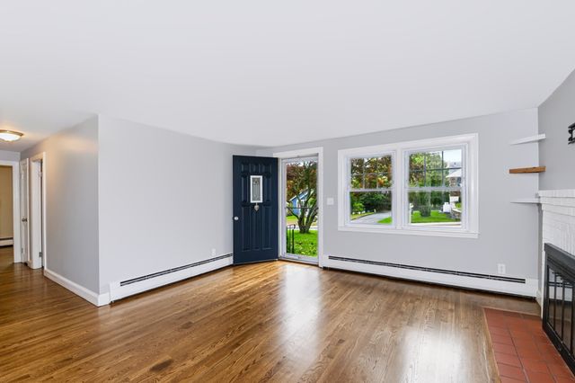 35 Fountain St, Milford, MA 01757