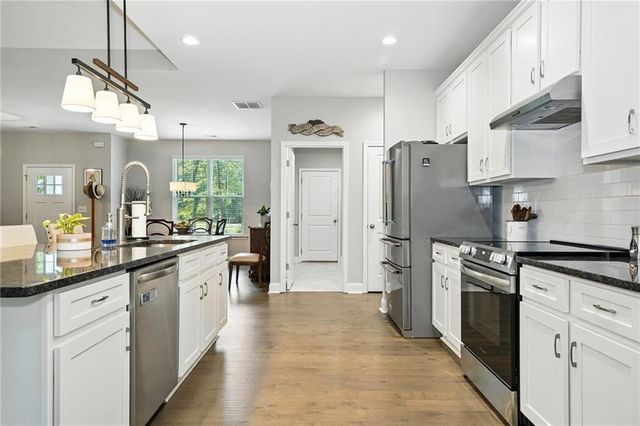 564 Oakland SE Drive, Calhoun, GA 30701