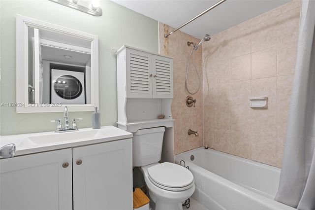 821 NE 207th Ln 102-1, Miami, FL 33179