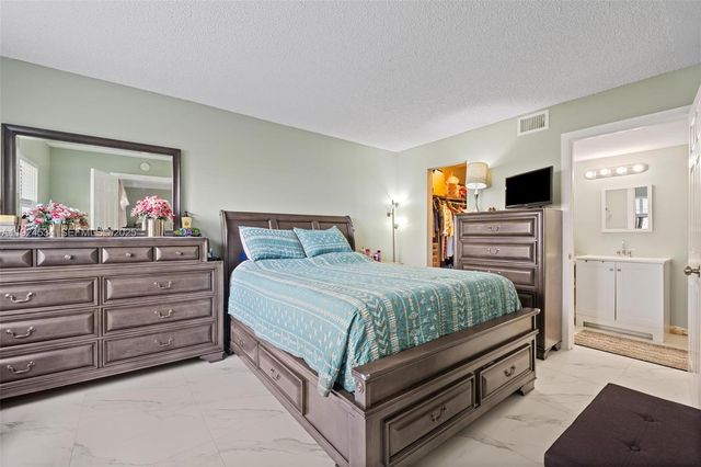 821 NE 207th Ln 102-1, Miami, FL 33179