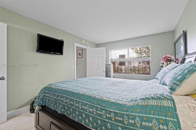 821 NE 207th Ln 102-1, Miami, FL 33179