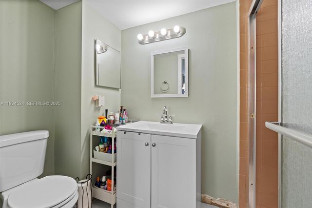 821 NE 207th Ln 102-1, Miami, FL 33179