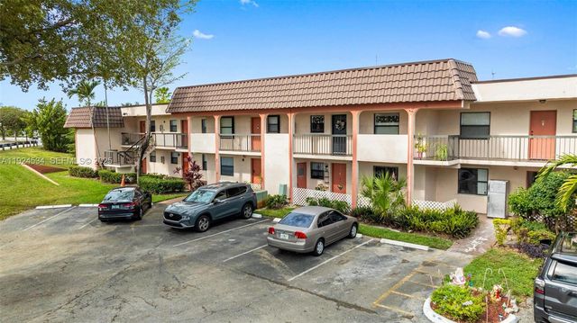 821 NE 207th Ln 102-1, Miami, FL 33179