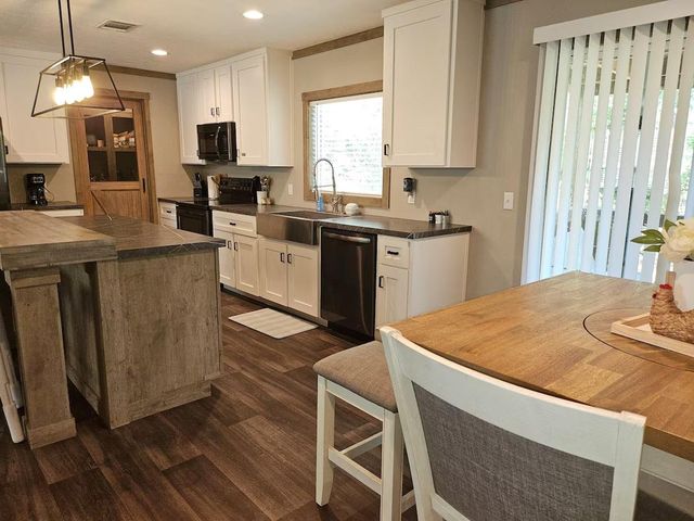 105 Saddle Surrey Road, Coldspring, TX 77331