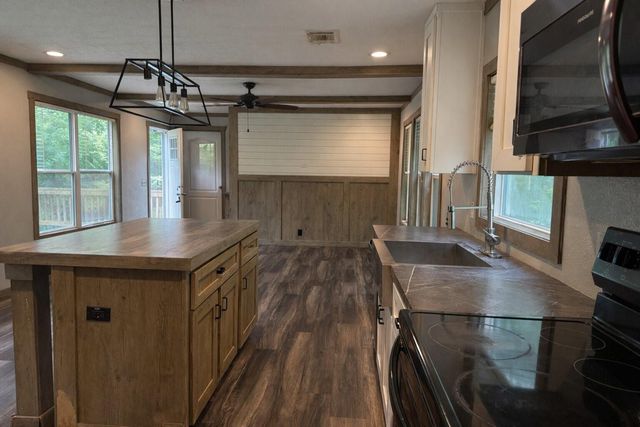 105 Saddle Surrey Road, Coldspring, TX 77331