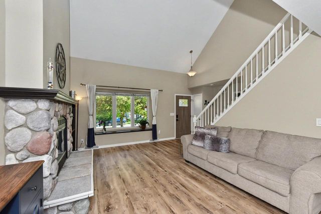 9013 S 26th STREET, Oak Creek, WI 53154