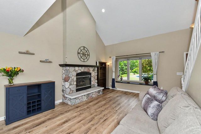 9013 S 26th STREET, Oak Creek, WI 53154