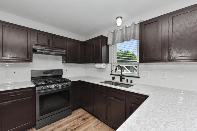 9013 S 26th STREET, Oak Creek, WI 53154