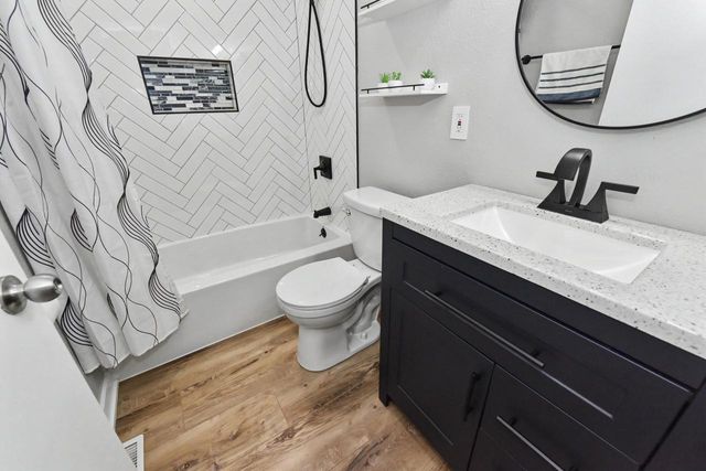9013 S 26th STREET, Oak Creek, WI 53154