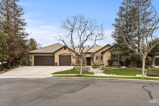 1800 Fairclough Drive, Bakersfield, CA 93311