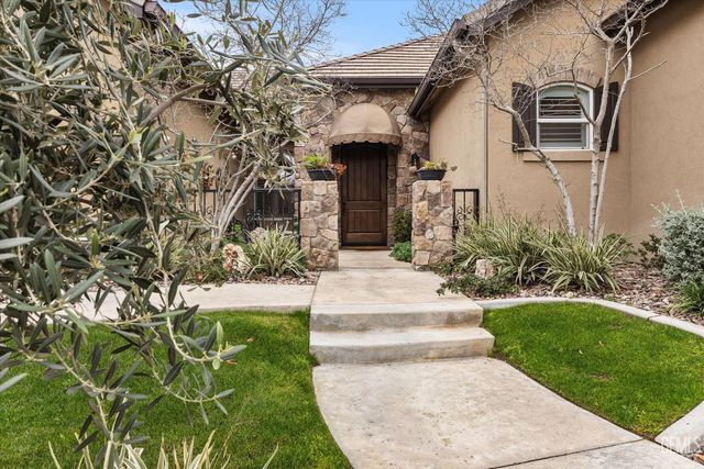 1800 Fairclough Drive, Bakersfield, CA 93311