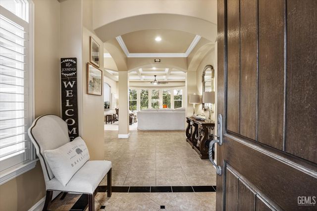 1800 Fairclough Drive, Bakersfield, CA 93311