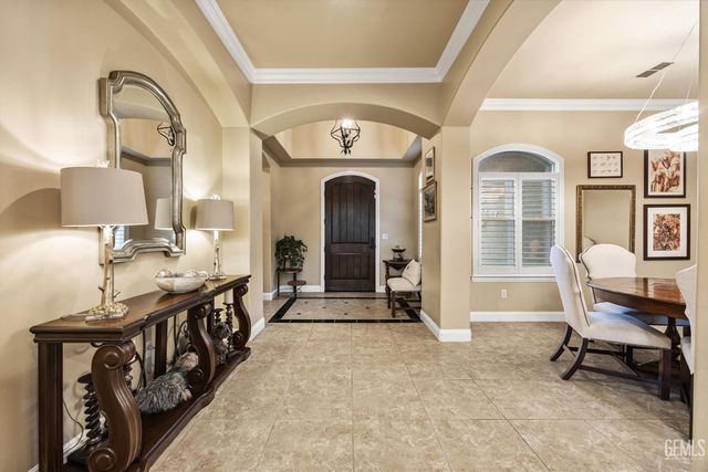 1800 Fairclough Drive, Bakersfield, CA 93311