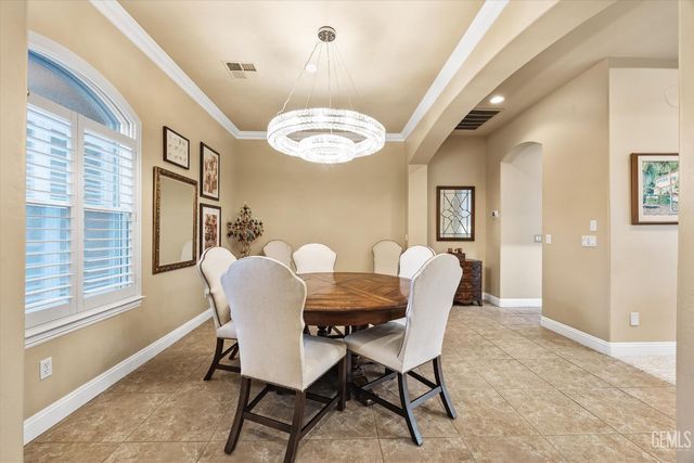 1800 Fairclough Drive, Bakersfield, CA 93311