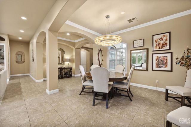 1800 Fairclough Drive, Bakersfield, CA 93311