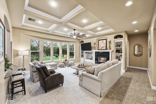 1800 Fairclough Drive, Bakersfield, CA 93311