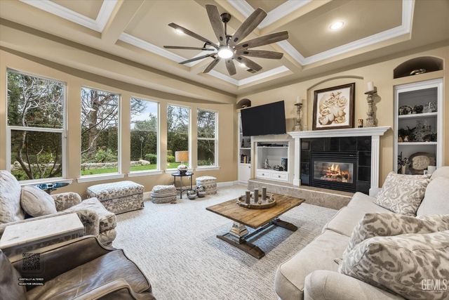 1800 Fairclough Drive, Bakersfield, CA 93311