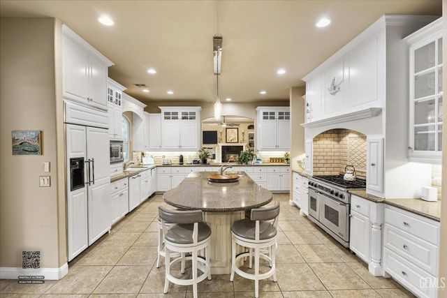 1800 Fairclough Drive, Bakersfield, CA 93311