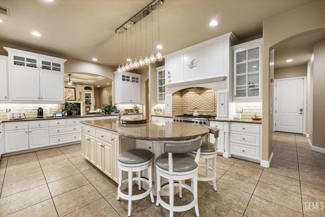 1800 Fairclough Drive, Bakersfield, CA 93311