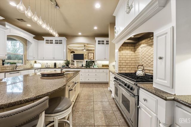 1800 Fairclough Drive, Bakersfield, CA 93311