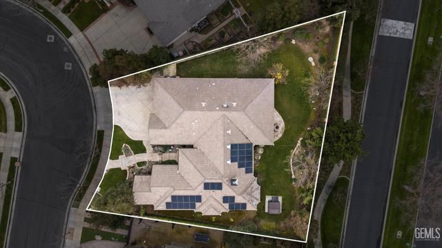 1800 Fairclough Drive, Bakersfield, CA 93311