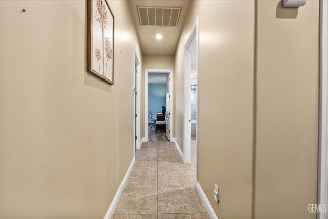 1800 Fairclough Drive, Bakersfield, CA 93311