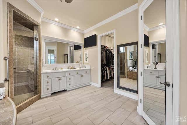 1800 Fairclough Drive, Bakersfield, CA 93311