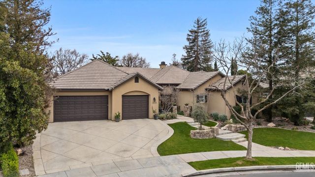 1800 Fairclough Drive, Bakersfield, CA 93311