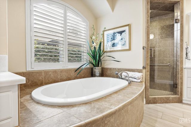 1800 Fairclough Drive, Bakersfield, CA 93311