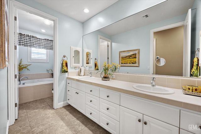 1800 Fairclough Drive, Bakersfield, CA 93311