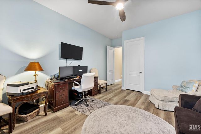 1800 Fairclough Drive, Bakersfield, CA 93311