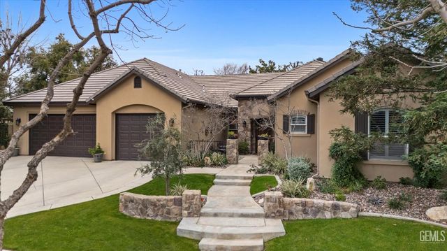 1800 Fairclough Drive, Bakersfield, CA 93311