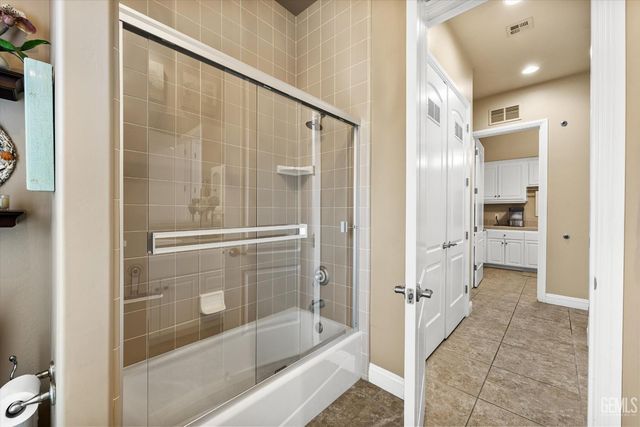 1800 Fairclough Drive, Bakersfield, CA 93311