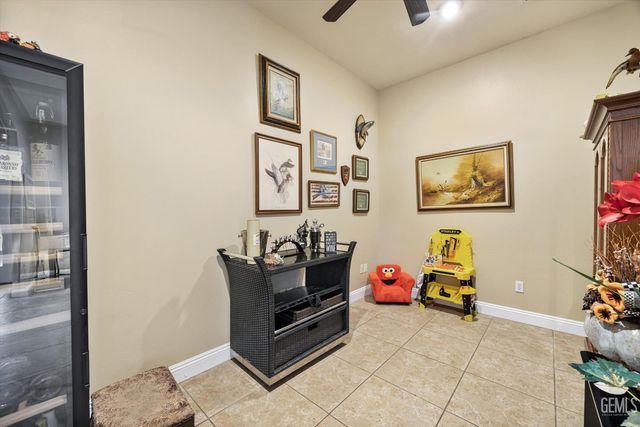 1800 Fairclough Drive, Bakersfield, CA 93311